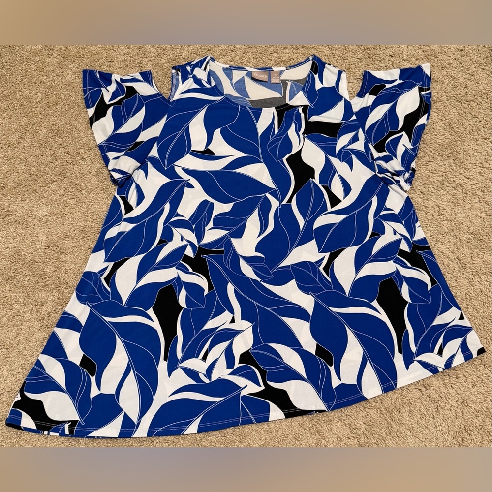 Chico’s Size 3 (US XL) Black/WhiteBlue Asymmetrical Hem Cold Shoulder Blouse